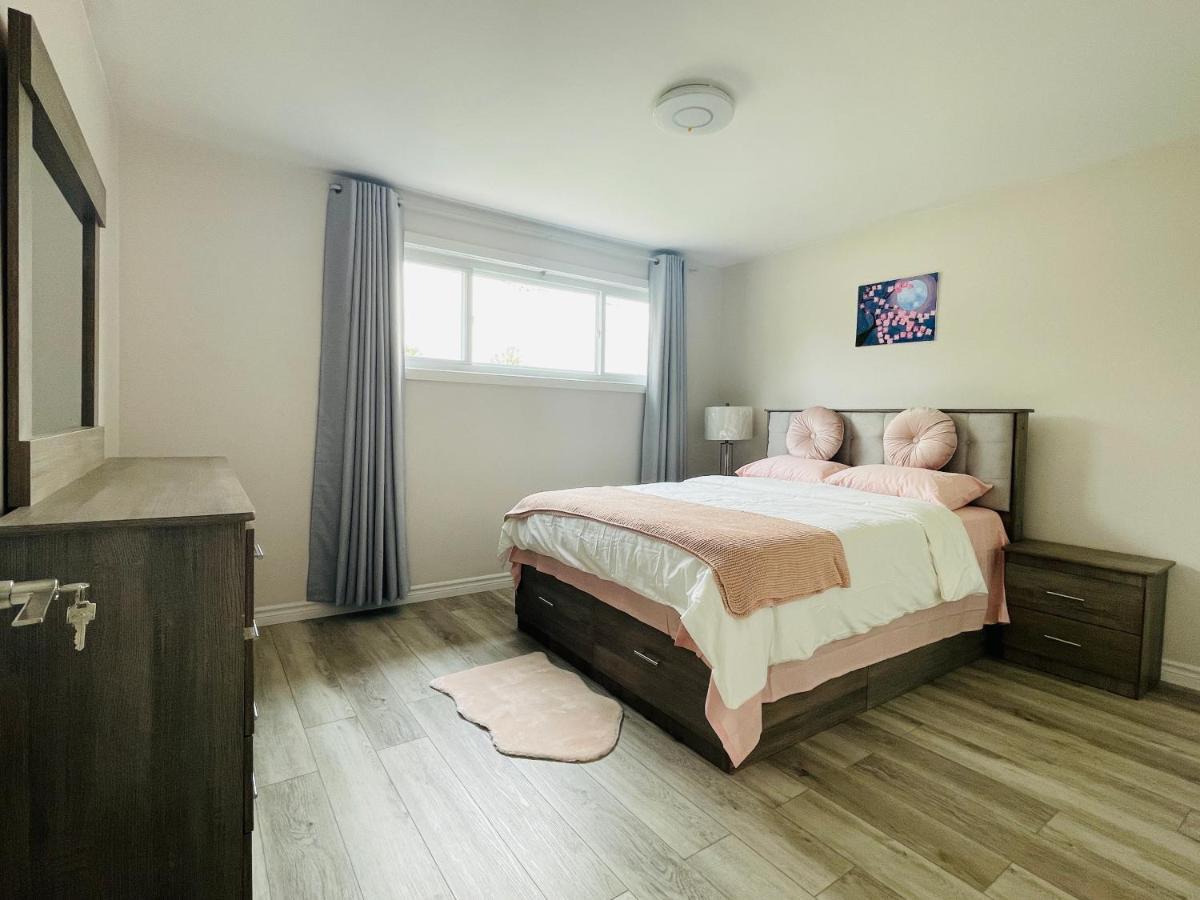 Вилла Luxurious Cozy House In Bluffs With Lake View Торонто Экстерьер фото