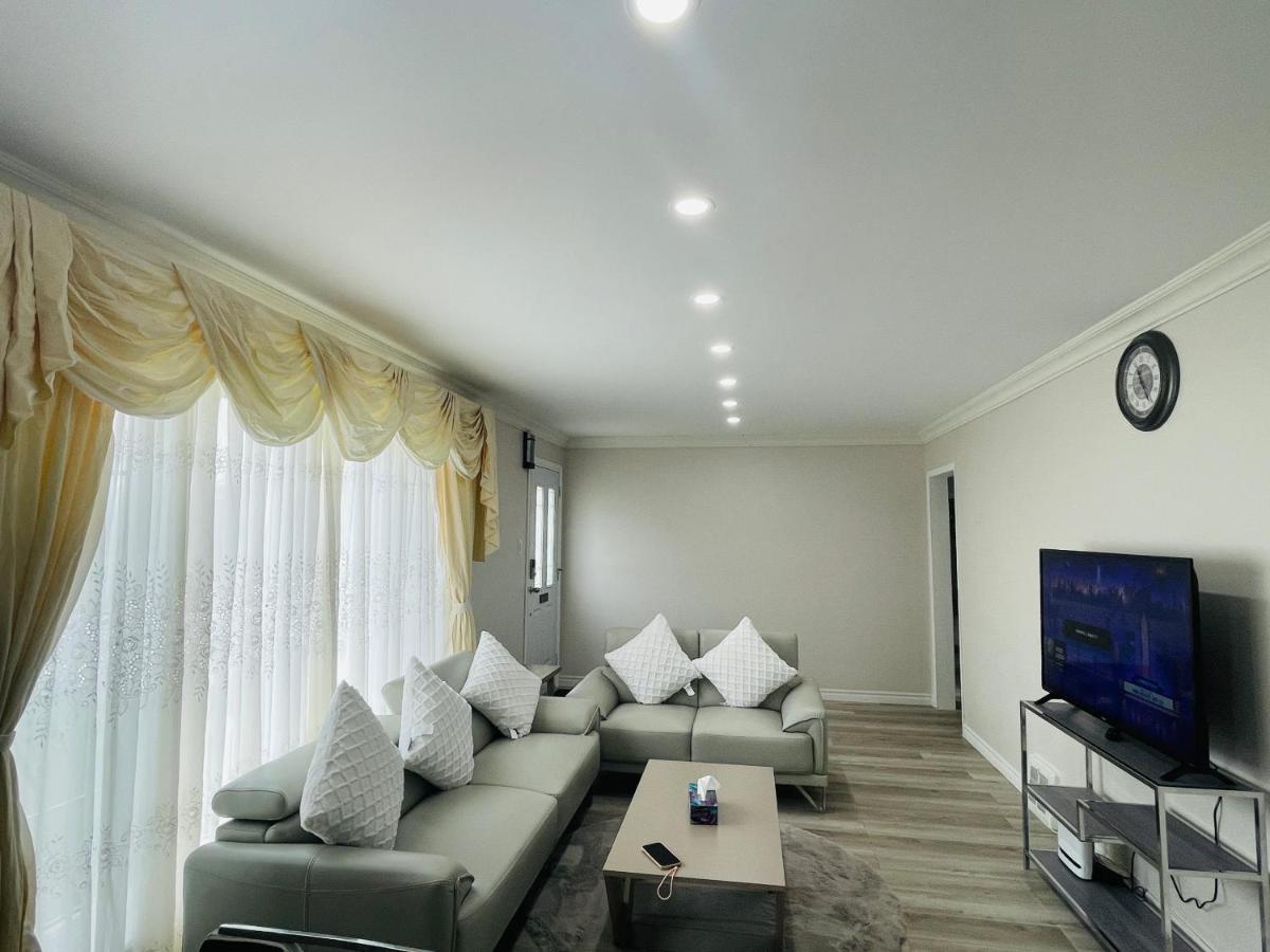 Вилла Luxurious Cozy House In Bluffs With Lake View Торонто Экстерьер фото