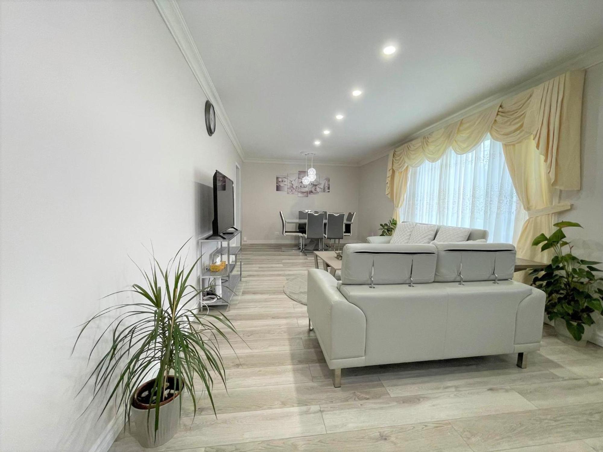 Вилла Luxurious Cozy House In Bluffs With Lake View Торонто Экстерьер фото